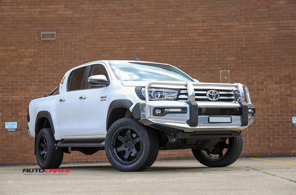 TOYOTA-HILUX-4WD-SIX-MATTE-BLACK-FACE-WITH-GLOSS-BLACK-WINDOWS